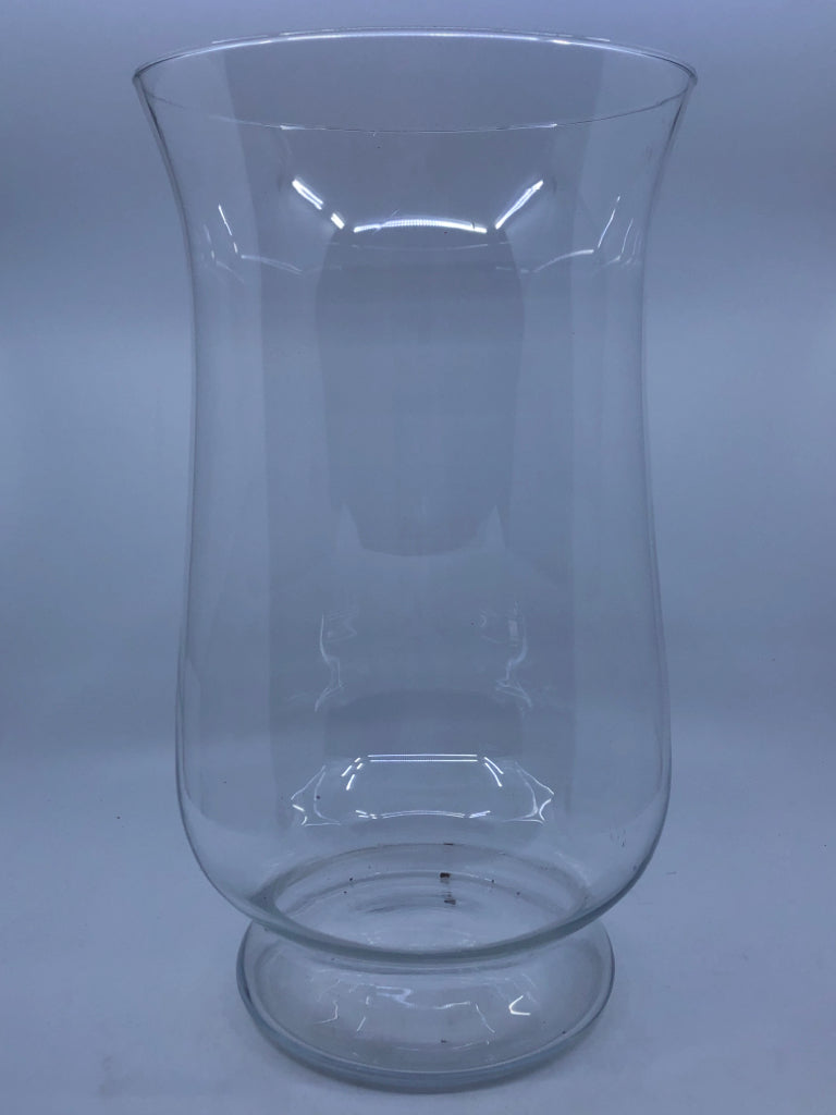 CLEAR GLASS HURRICANE CANDLE HOLDER.