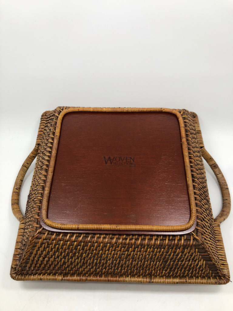 WOVEN SQUARE TRAY W/HANDLES.