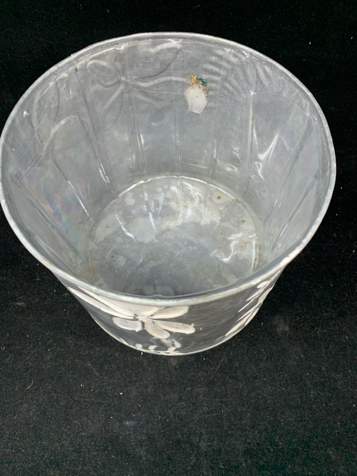 SILVER TIN PLANTER WHITE FLORAL.
