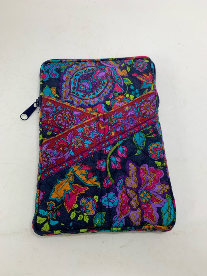 QUILTED COLORFUL PAISLEY PRINT TABLET CASE.
