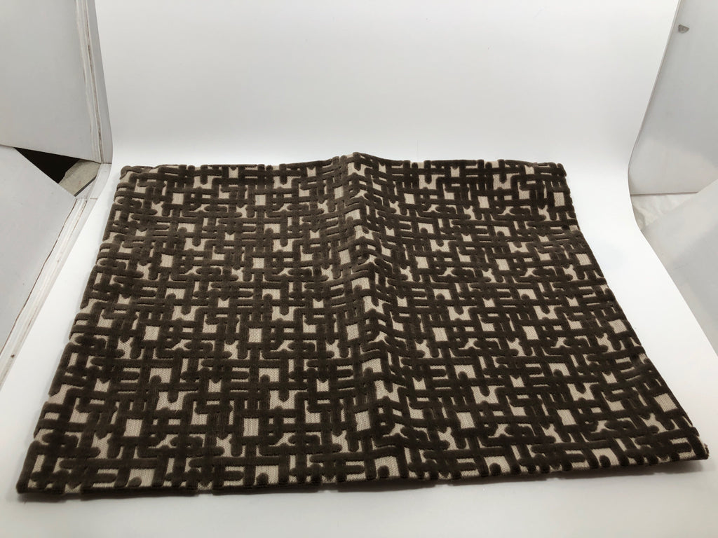 BROWN/NEUTRAL TONED GEOMETRIC VELVET PILLOW COVER.