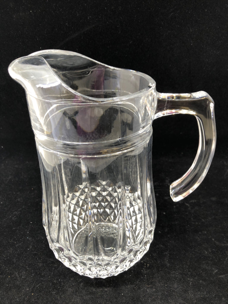 GLASS PITCHER W HANDLE.