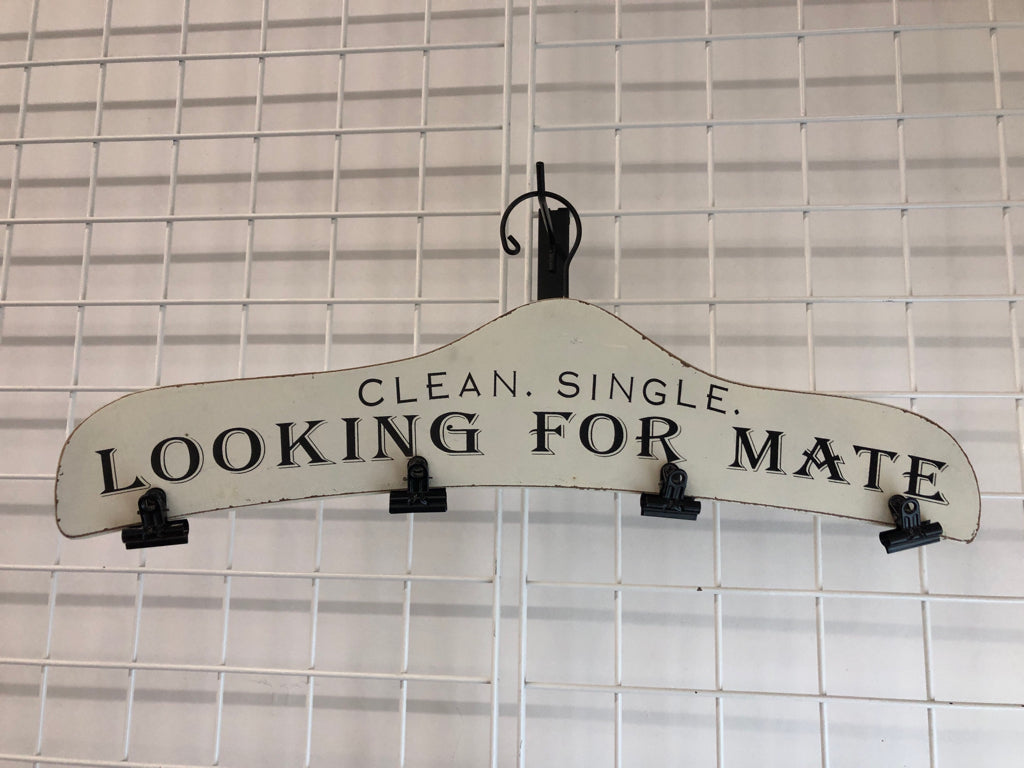 LOOKING FOR MATE WOODEN HANGER DECOR.