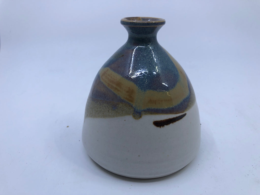 CREAM BOTTOM W/ BLUE,PURPLE,TAN TOP POTTERY VASE.