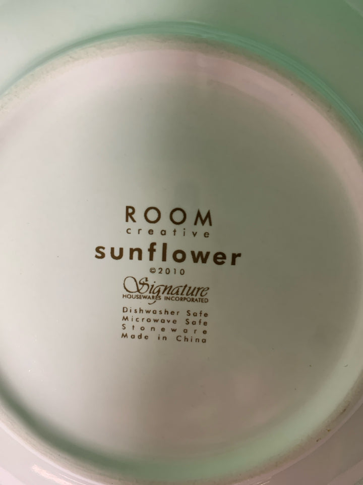 5 WHITE SUNFLOWER DESSERT PLATES.