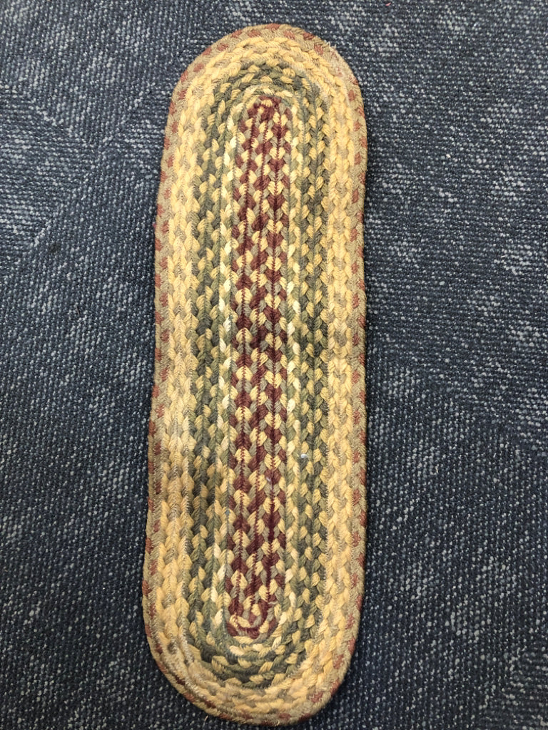 OVAL WOVEN GREEN,TAN,RED TABLE RUNNER.