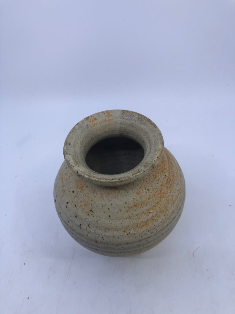 CREAM ORANGE POTTERY VASE.
