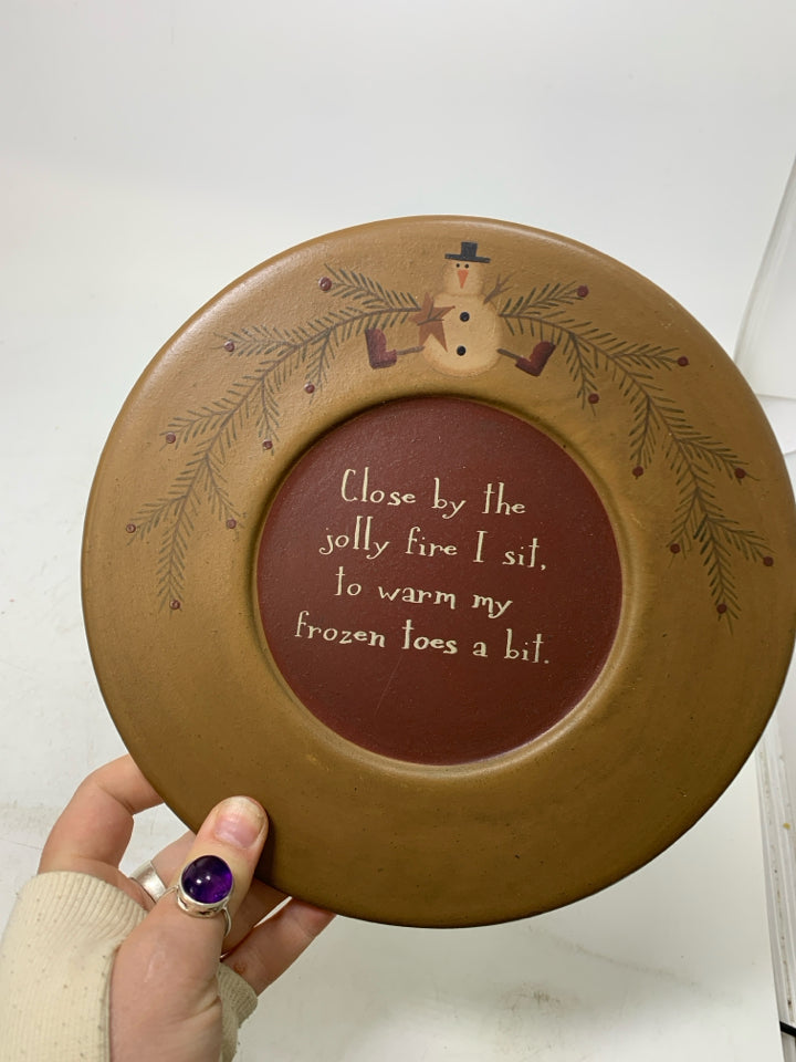 PRIMITIVE STYLE CLOSE BY THE JOLLY FIRE DECORATIVE PLATE.