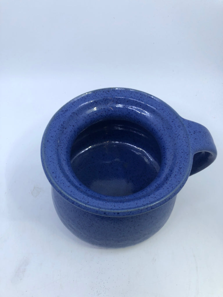 BLUE POTTERY CROCK W/ HANDLE.