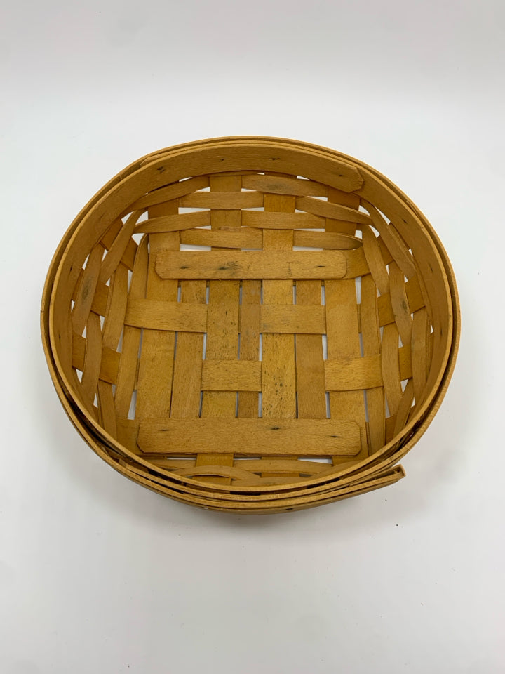 2001 ROUND SHALLOW BASKET.