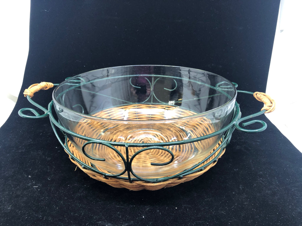 SERVING BOWL IN WICKER HOLDER W GREEN METAL ACCENT.