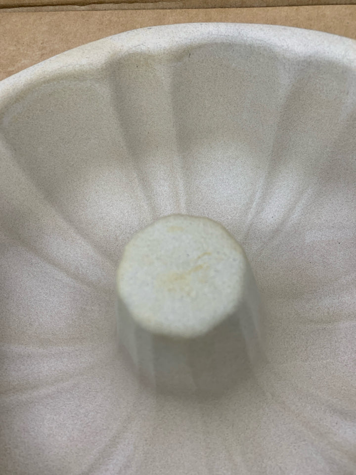 STONEWARE FLUTED PAN IN BOX RETIRED.