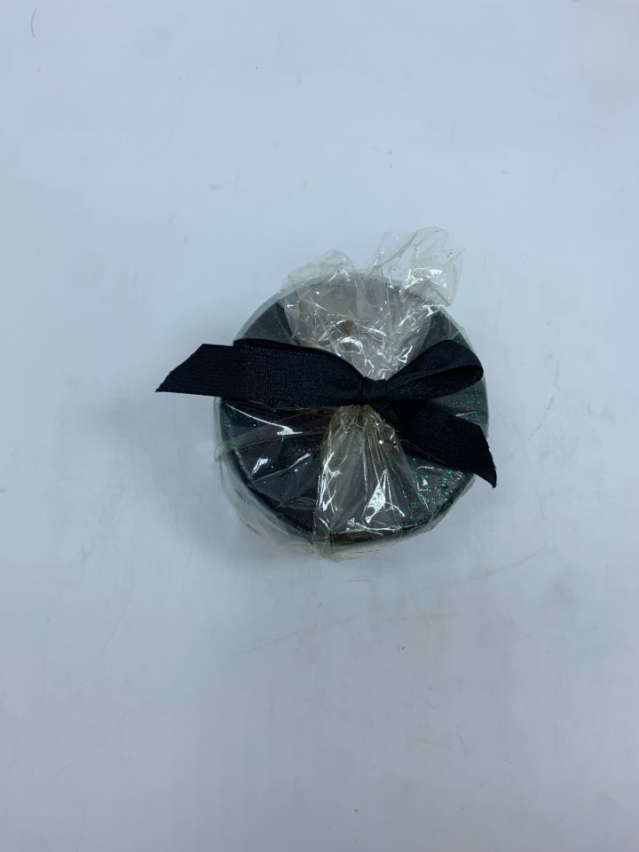 BLACK & GREEN STRIPPED CANDLE.