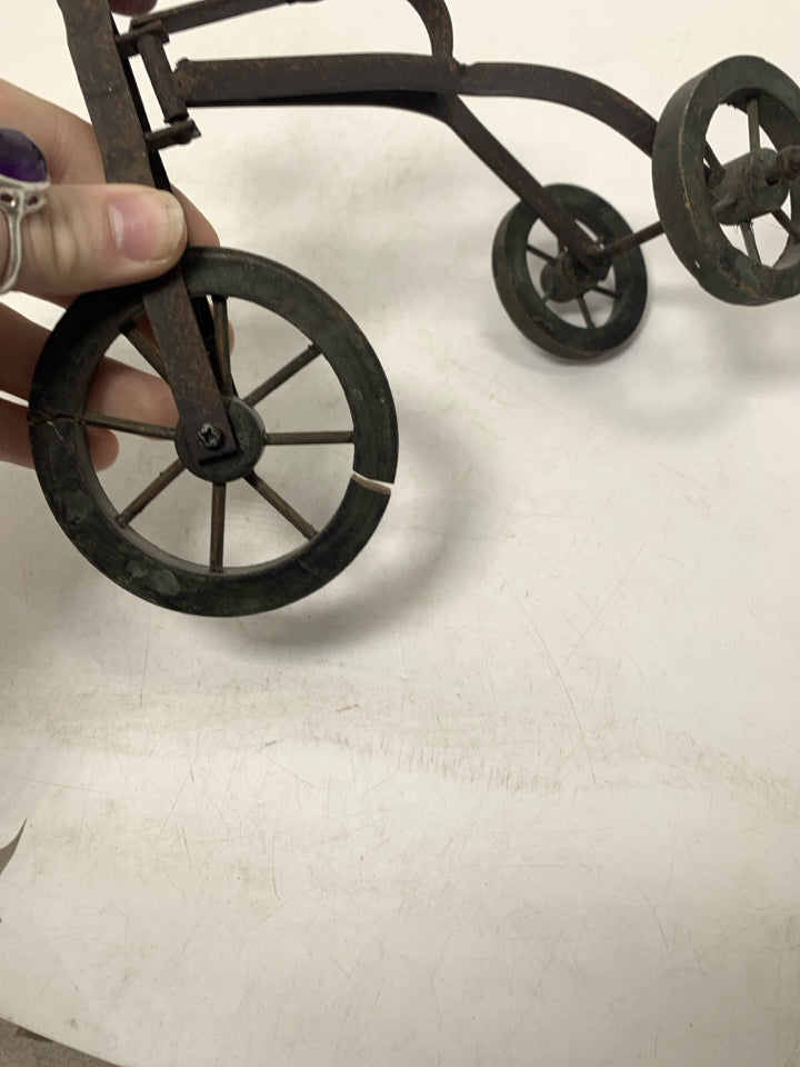RUSTIC METAL TRICYCLE DECOR.