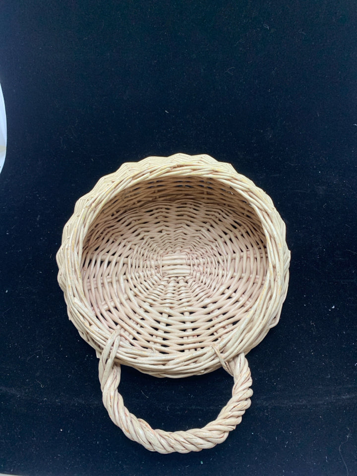 ROUND WICKER HANGING BASKET.