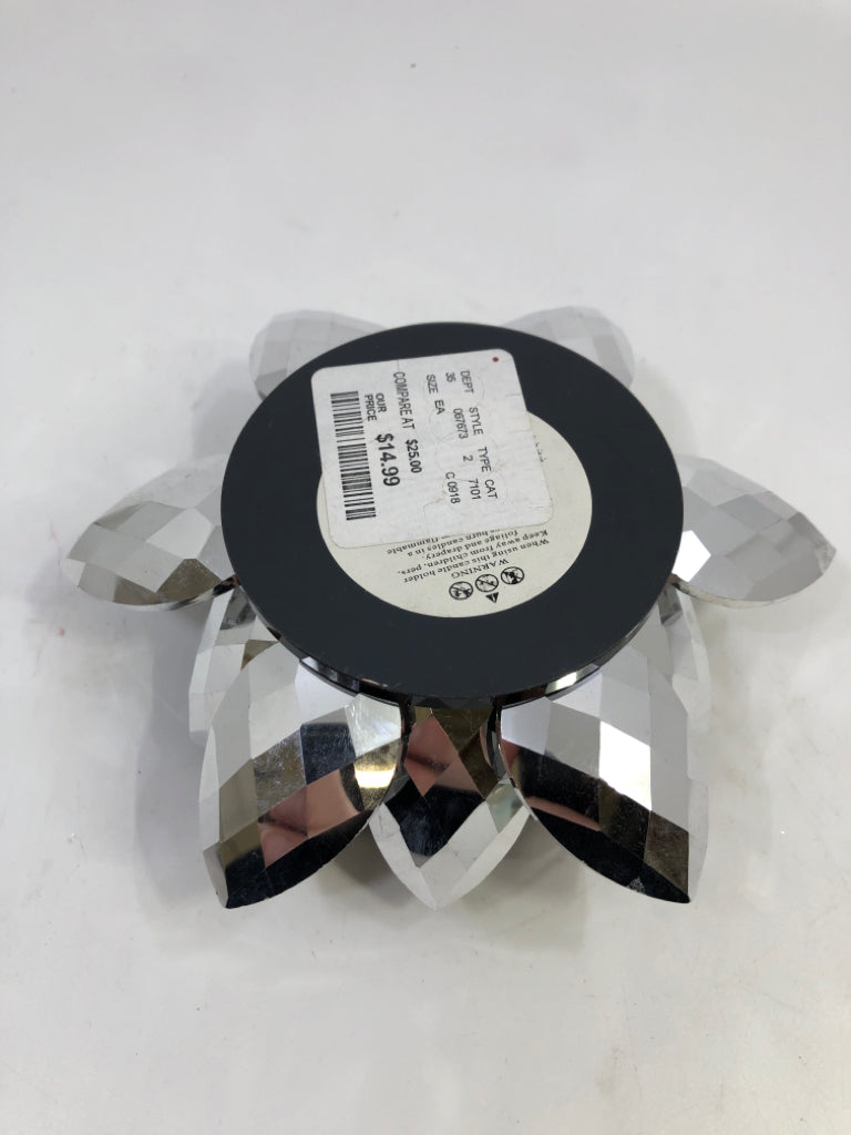 BLACK FLOWER GLASS CANDLE HOLDER.