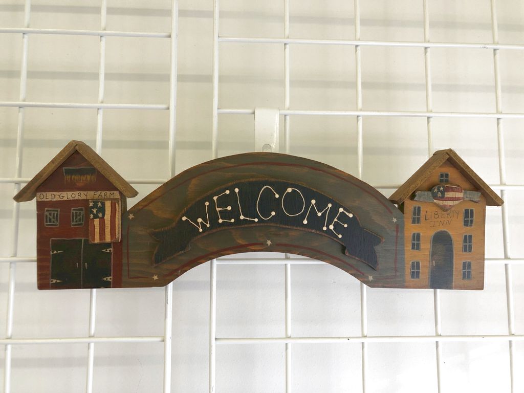 PRIMITIVE WELCOME "LIBERTY INN" WALL HANGING.