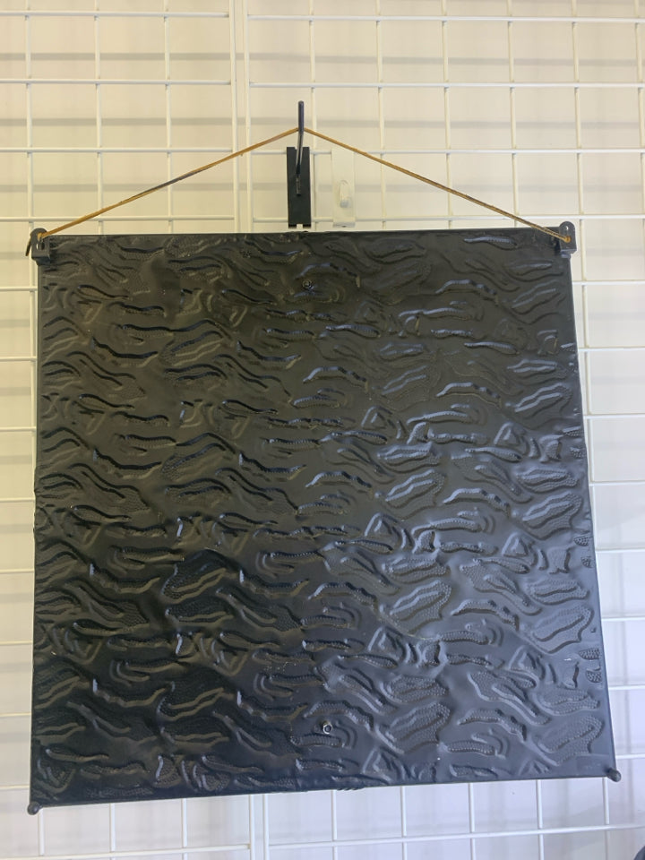SQUARE METAL LEAF WALL HANGING.