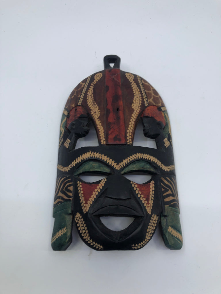 CARVED COLORED WOOD TRIBAL WEEDING/FRIENDSHIP MASK.