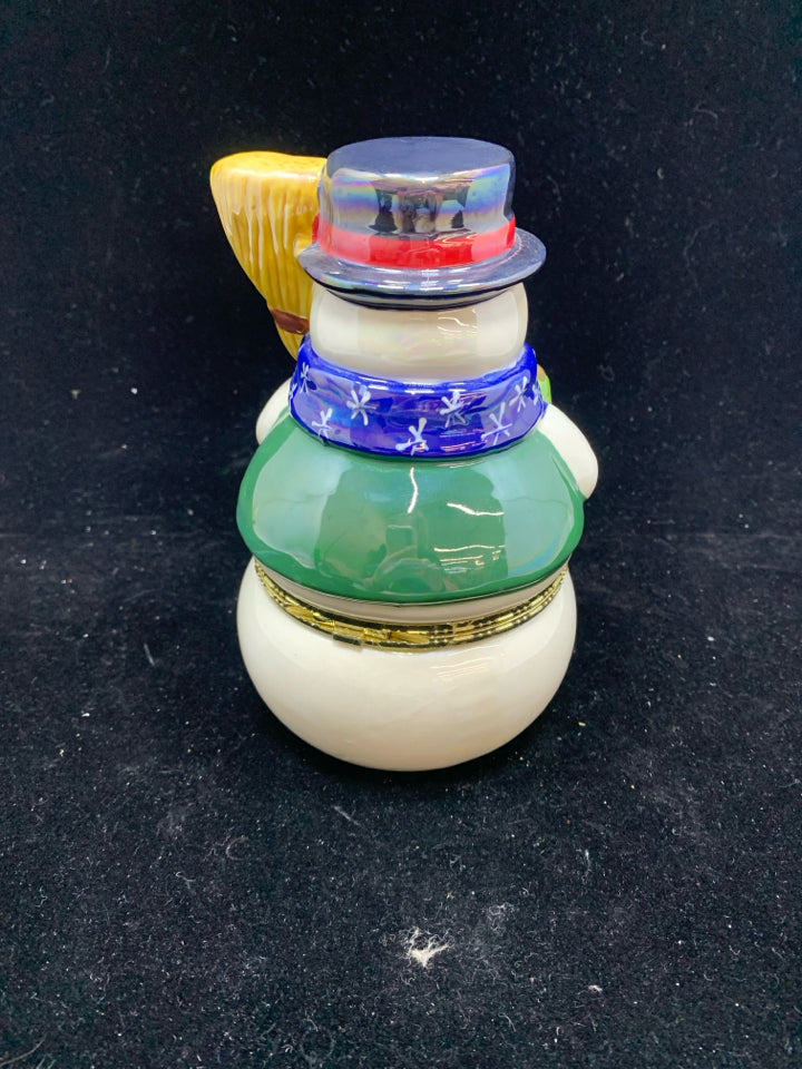 SKATING SNOWMAN MUSIC BOX.