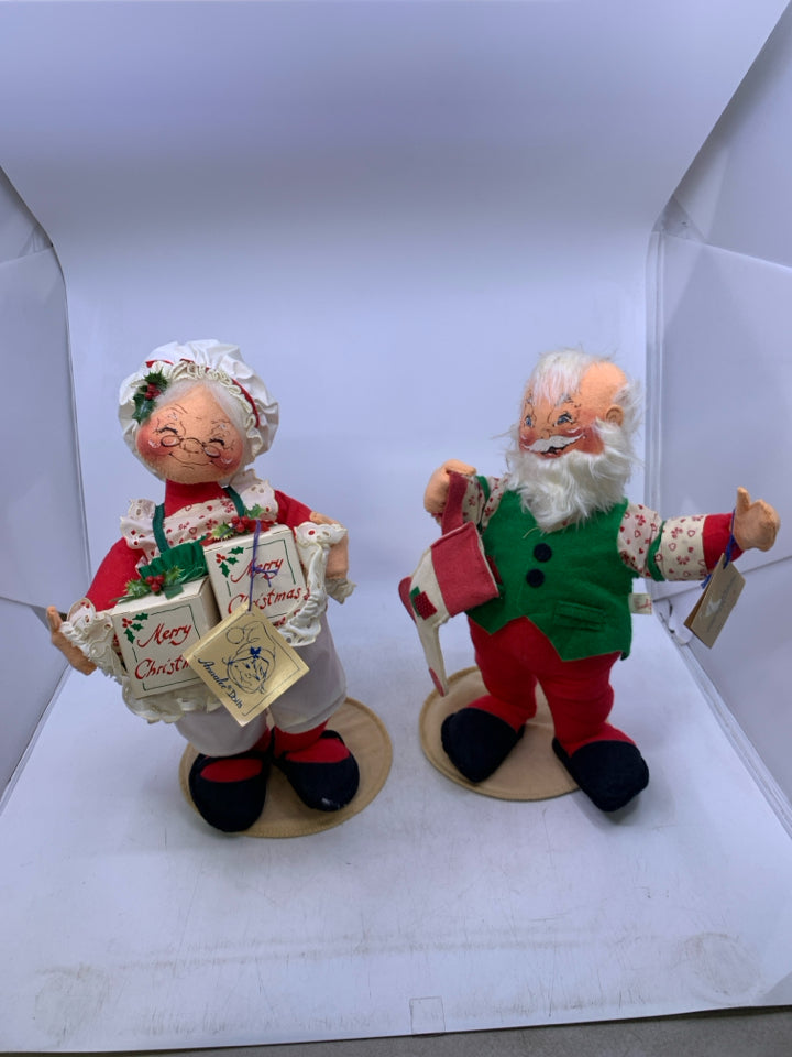 2PC SANTA & MRS CLAUS LARGE STANDING- 1977.