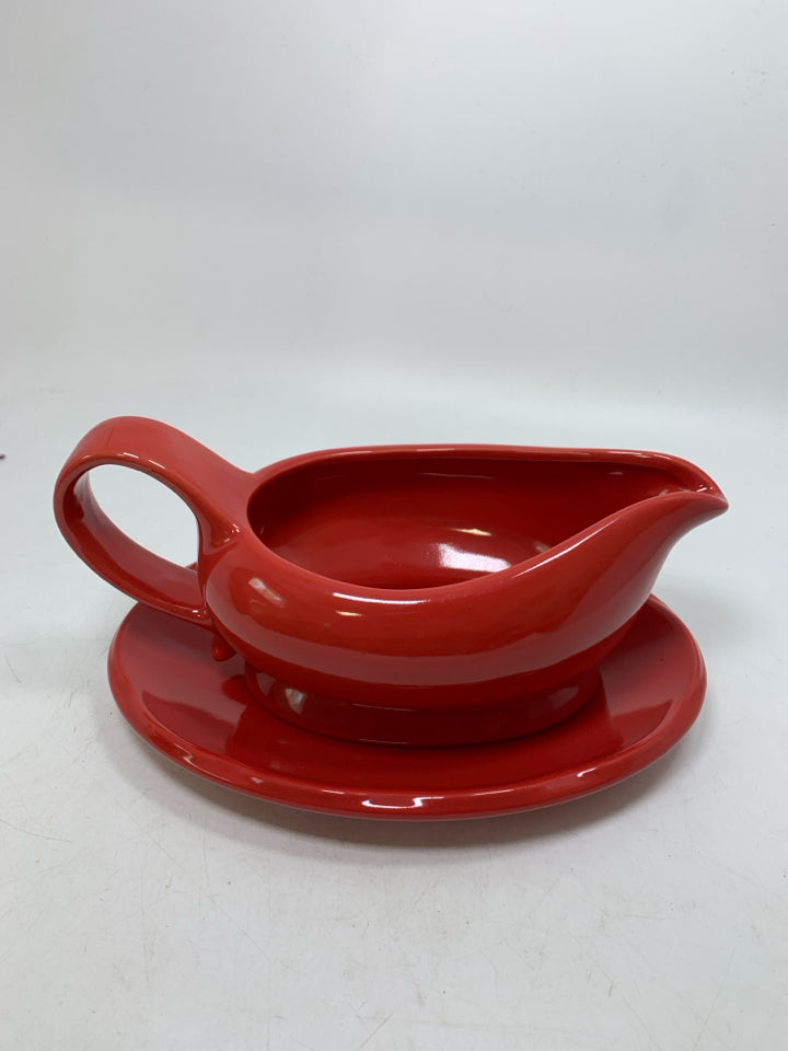 2 PC LARGE GRAVY BOAT W/ DRIP PLATE.