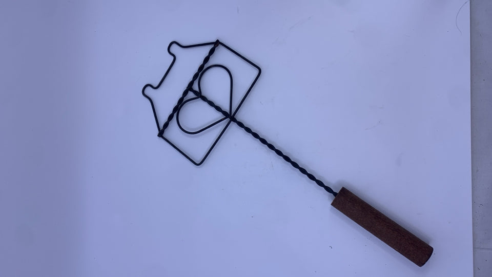 SHORT METAL HOUSE SHAPED RUG BEATER W/ WOOD HANDLE.