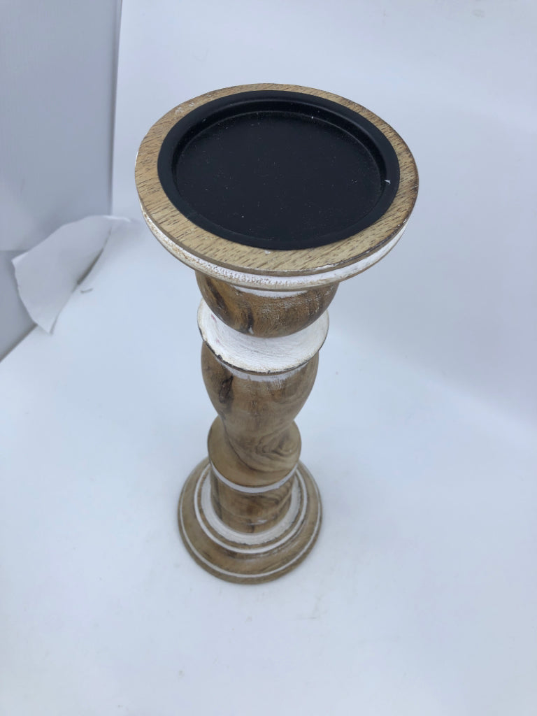 WHITEWASHED WOOD PILLAR CANDLE HOLDER.