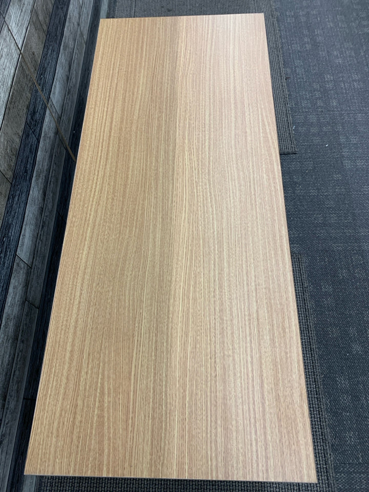 LIGHT WOOD COFFEE TABLE.