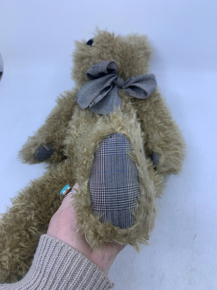 TAN BEAR MUSIC WINDUP W/ PLAID BOW.