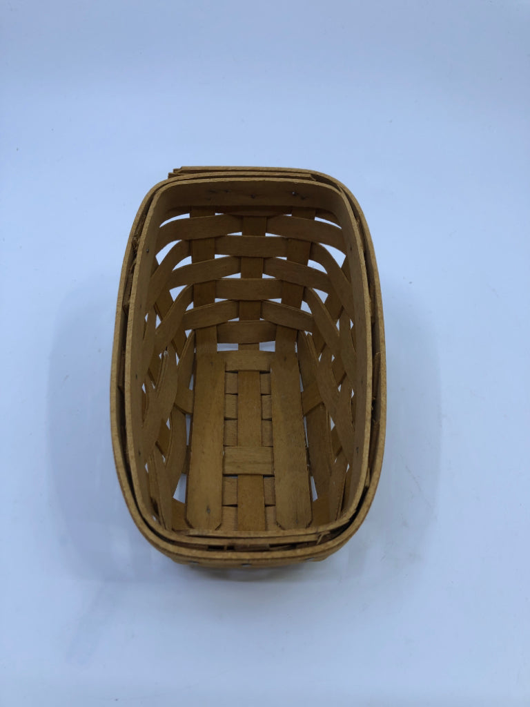 2003 SMALL SLANTED SHALLOW BASKET.