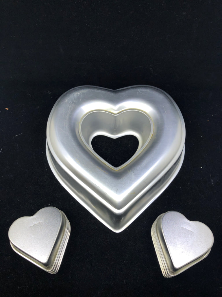 9 PC WILTON HEART PAN SET.