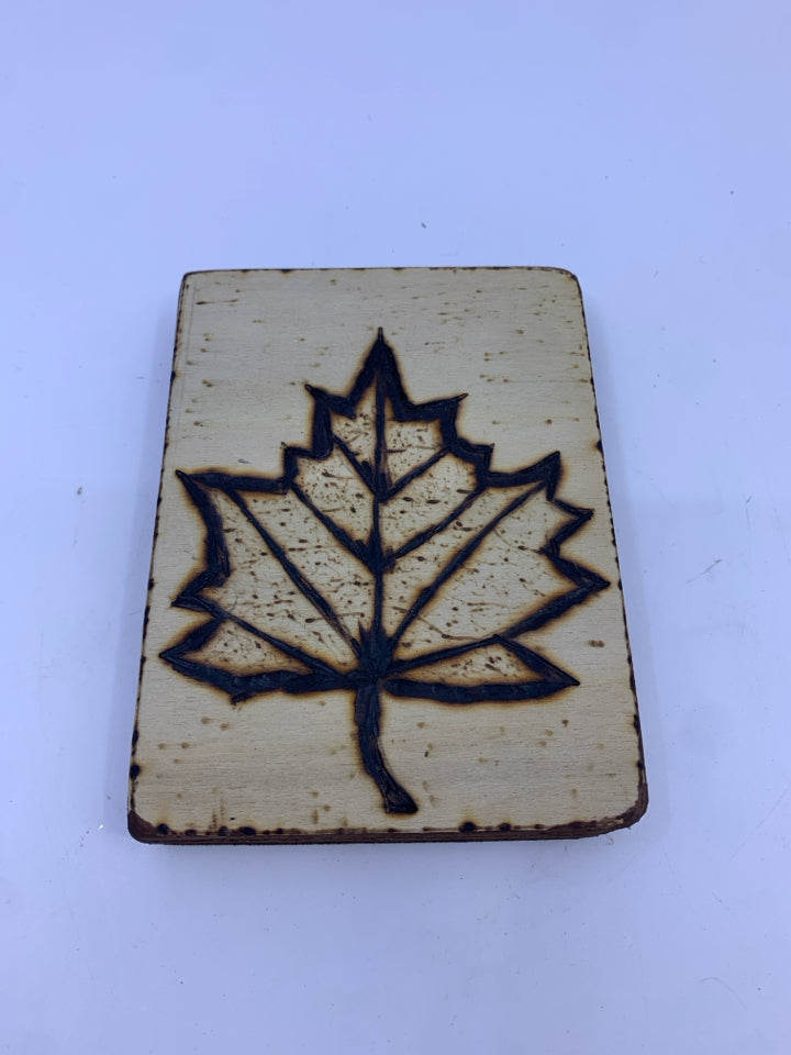 WOOD LEAF DECOR.