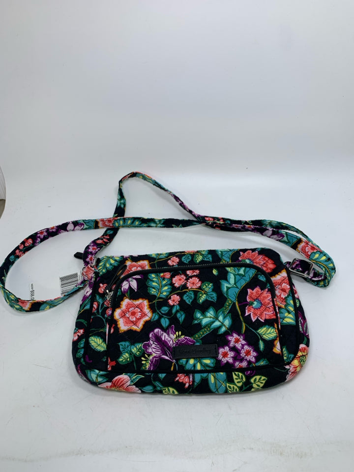 Vera Bradley Iconic RFID Little Hipster in Vines Floral- New With Tags
