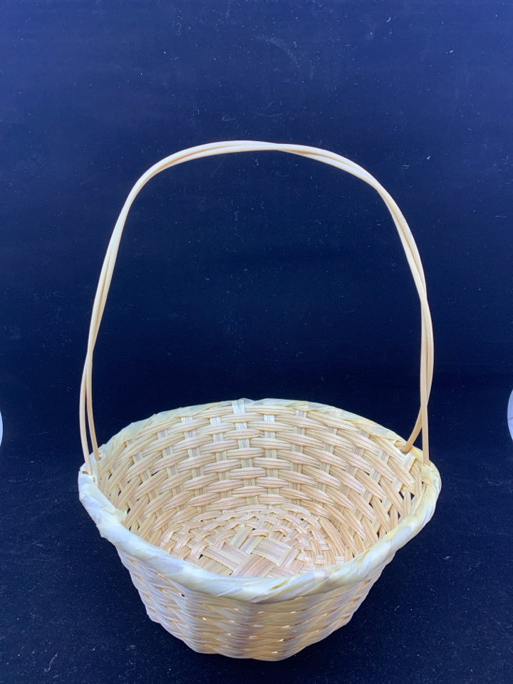 BLONDE WOVEN EASTER BASKET.