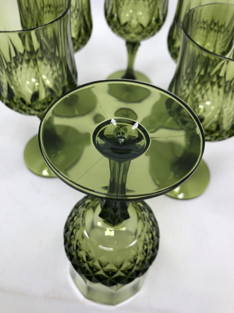 6 VTG-STYLE GREEN PLASTIC GOBLETS.
