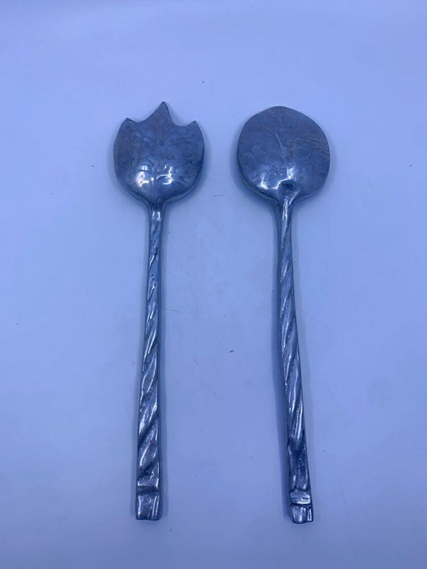 2 METAL LEAVES SERVING UTENSILS.