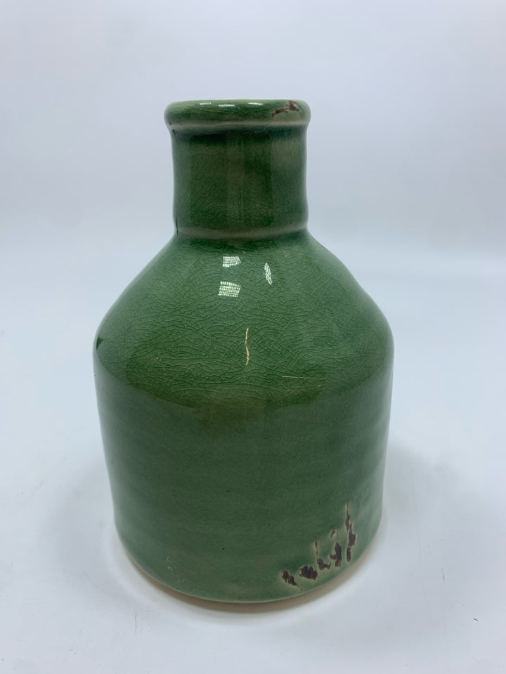 SM RUSTIC GREEN GLAZED VASE.