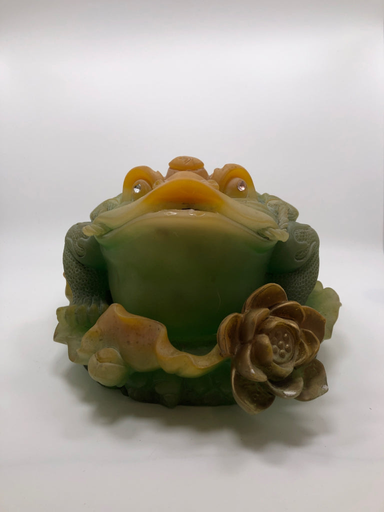 2PC RESIN MONEY FROG GARDEN DECOR.