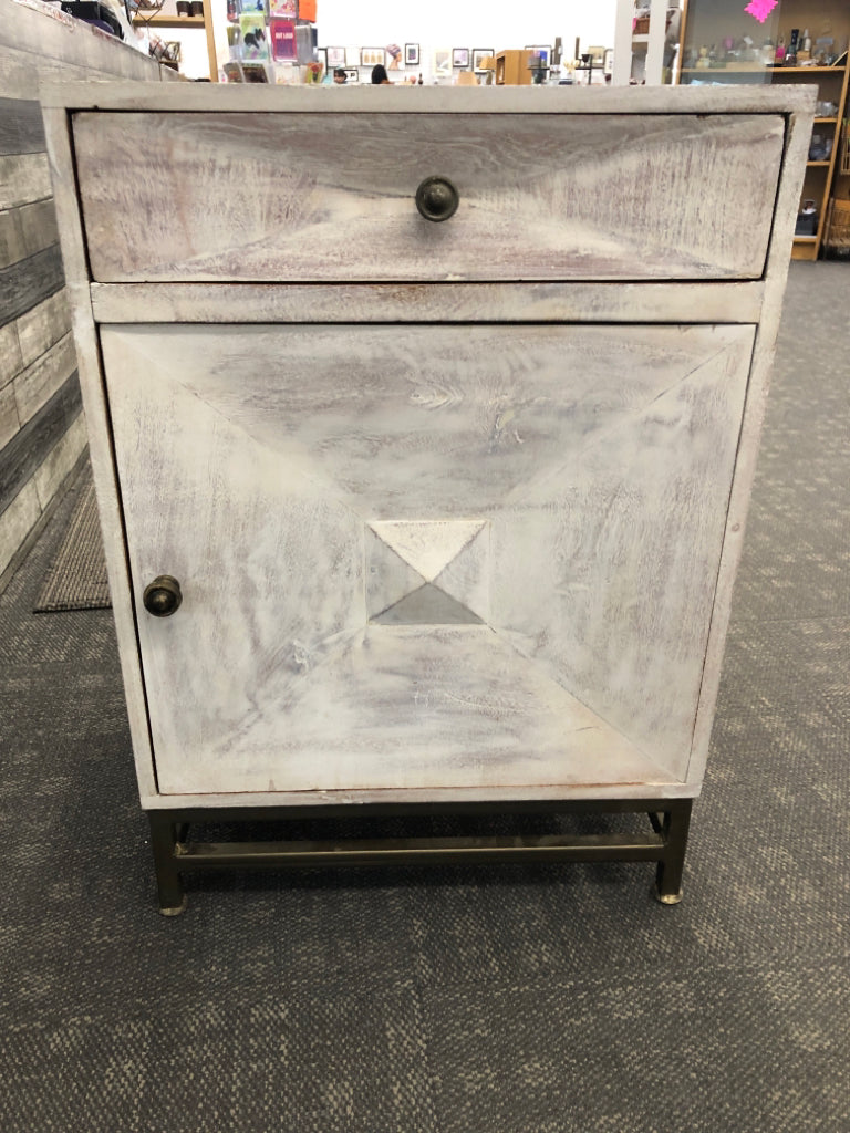 WHITE WASHED SIDE TABLE W/DRAWER AND METAL LEGS.