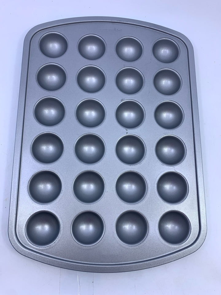 DONUT BAKING PAN PAMPERED CHEF LIGHT BLUE BACK.