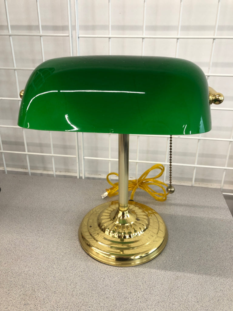 VTG GREEN BANKERS LAMP.