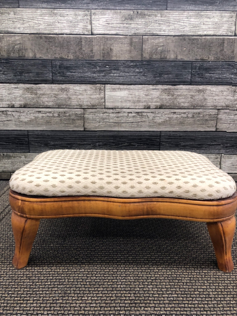 UPHOLSTERED WOOD FOOT STOOL.