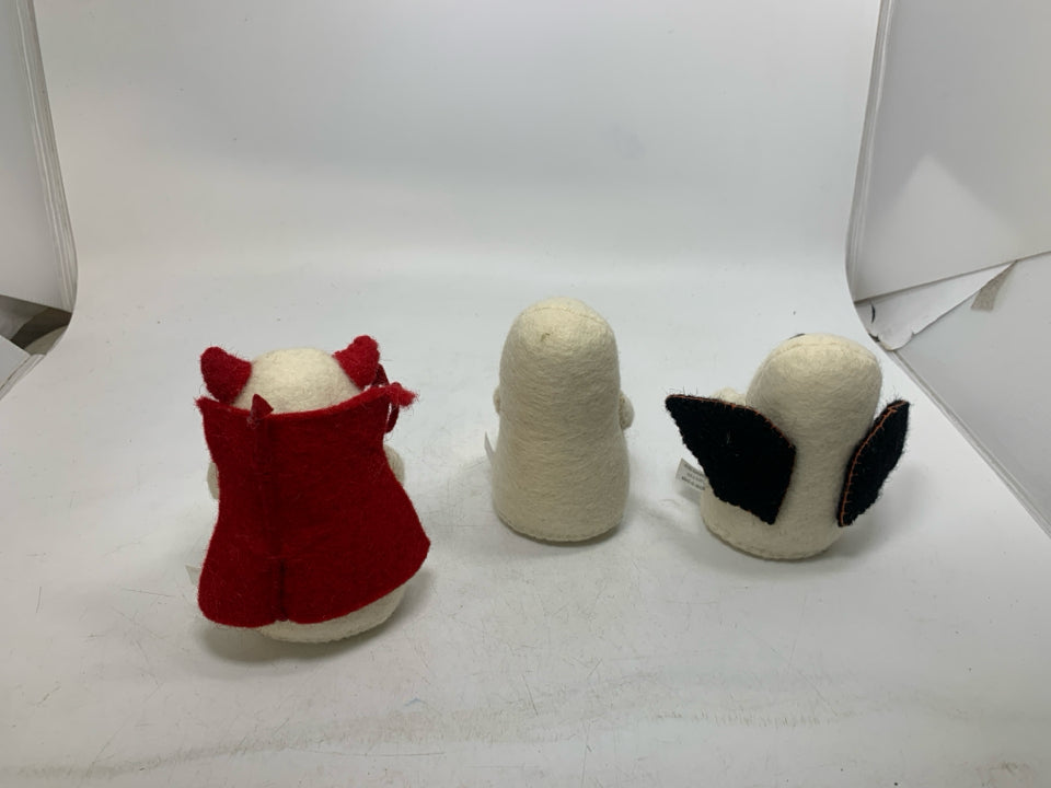 3 FELT GHOSTS IN COSTUMES.