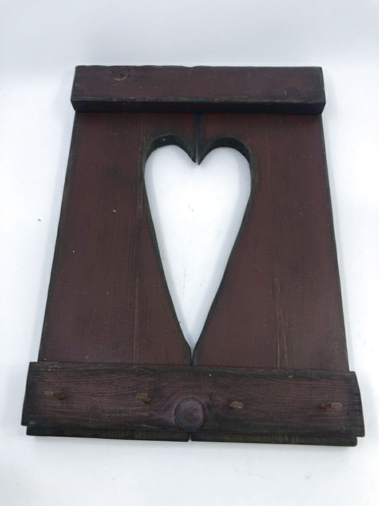 RED HEART CUT OUT WALL HANGING W 4 HOOKS.