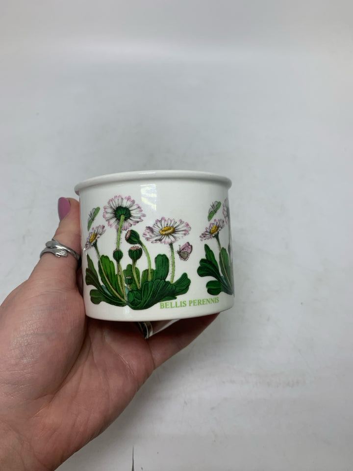 VTG SMALL DAISY BOWL.