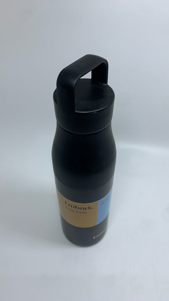 NWT BLACK EMBARK WATER BOTTLE.