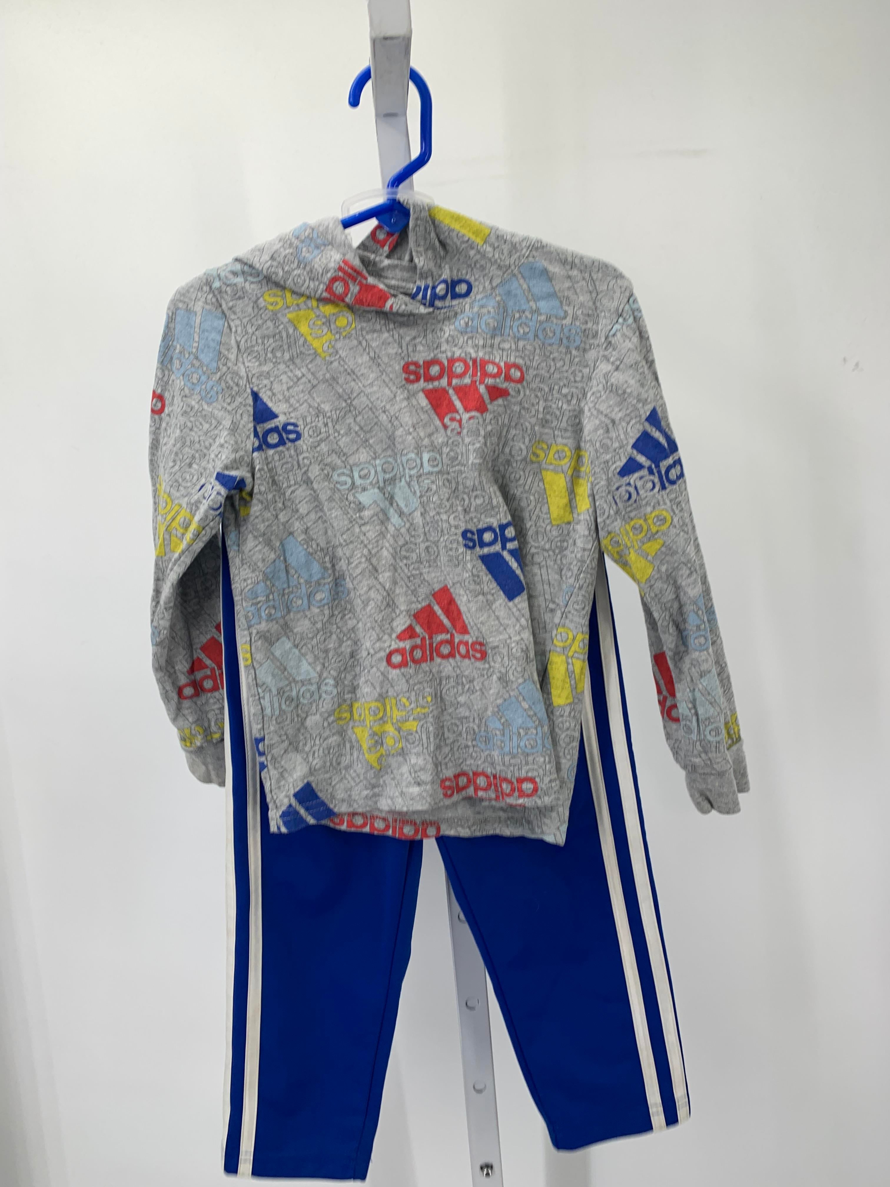 HOODED TEE AND BLUE PANTS