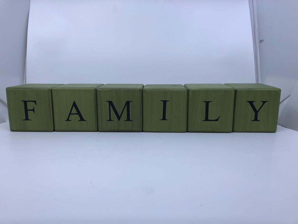 6PC GREEN FAMILY CUBE SET.