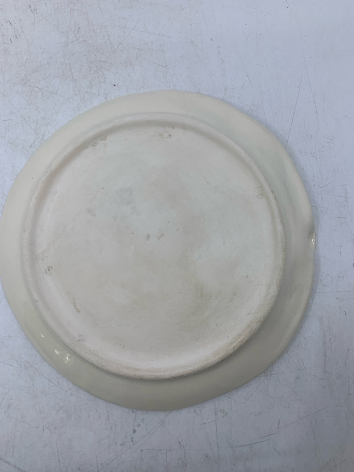 CERAMIC WHITE EMBOSSED HALF SANTA PLATE DARK RED.